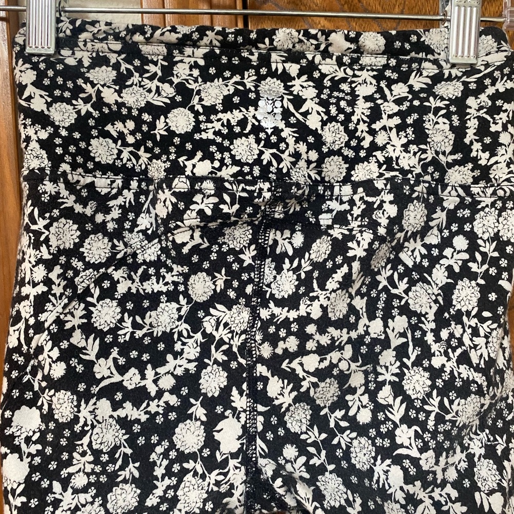 Free People printed Leggings Size XS. GUC - Picture 4 of 6